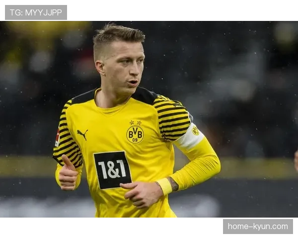 特写：37岁老将罗伊斯替补登场，用定位球帮助多特蒙德艰难取分